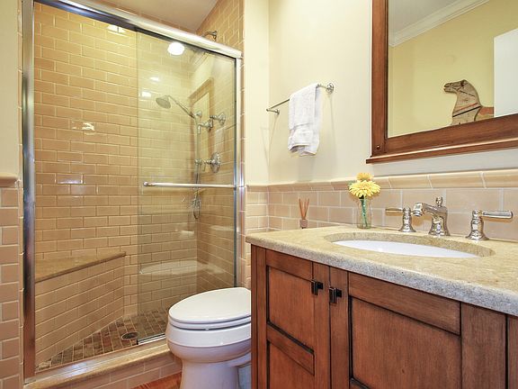 5th image of 1825 Tanglewood Dr Unit F