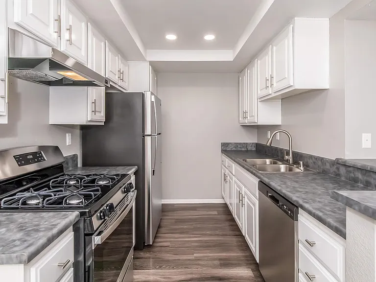 Palm Court Apartment Homes — Photo 46