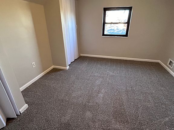 3rd image of 6 Panorama Dr