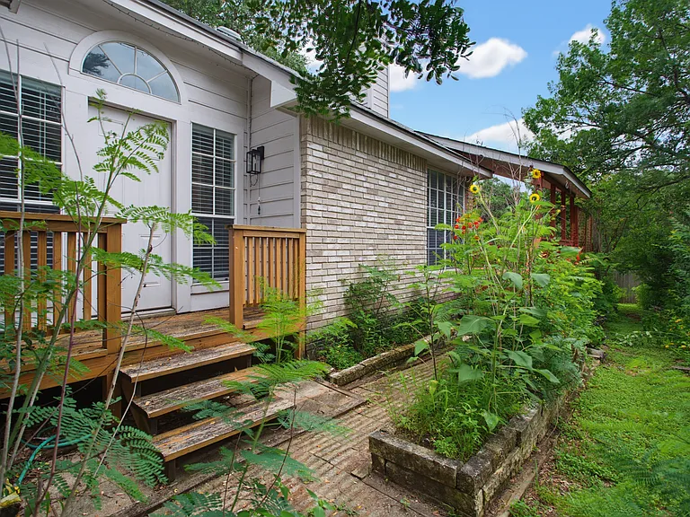 3921 Habersham — Photo 36