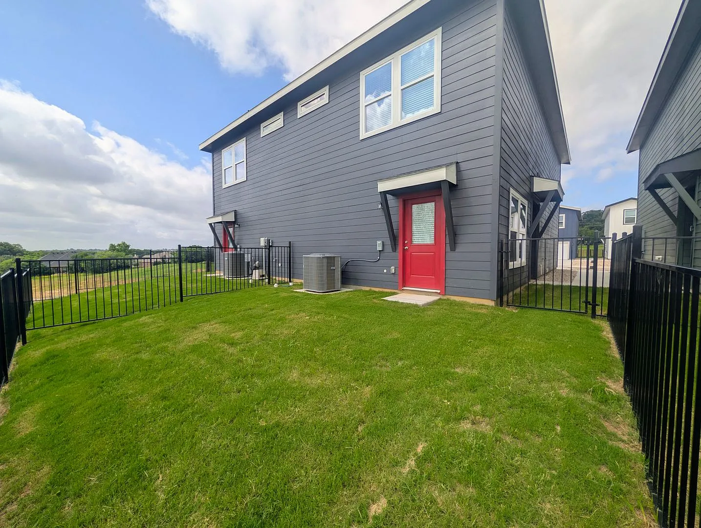 Brand New Duplex in New East Parks Community — Photo 3