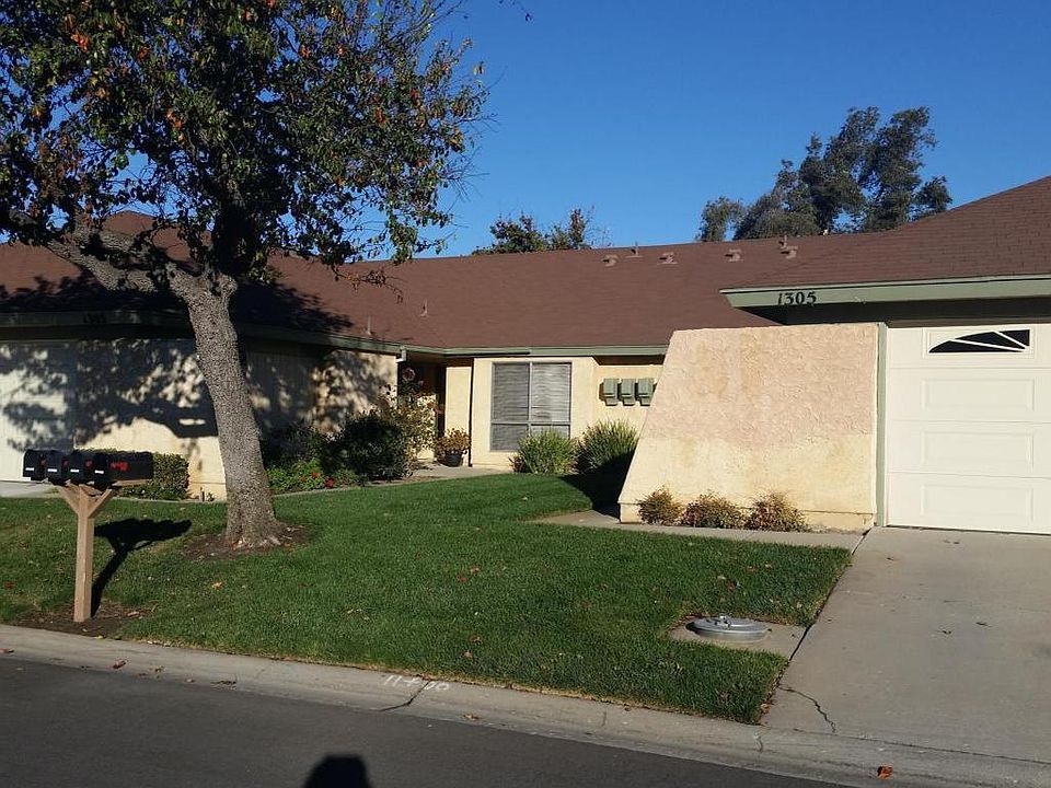 2nd image of 1303 Village 1