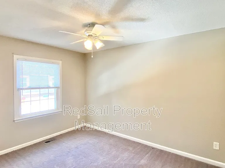 376 Susan Constant Dr — Photo 17