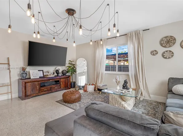 11900 SW 2nd St, Miami, FL 33184