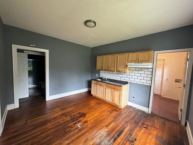 3031 Catherine St — Photo 5