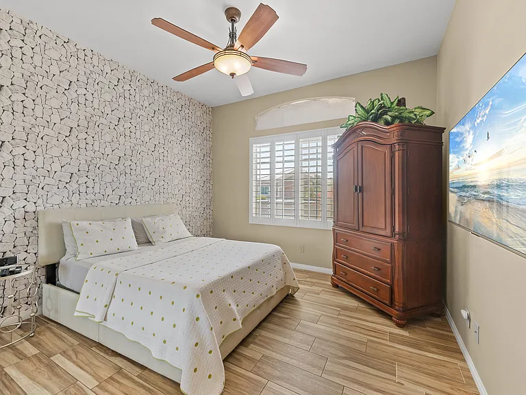 2nd bedroom