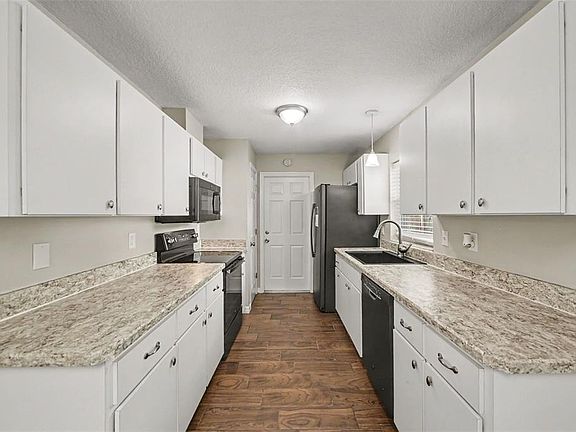 5th image of 450 PARK GLEN DRIVE