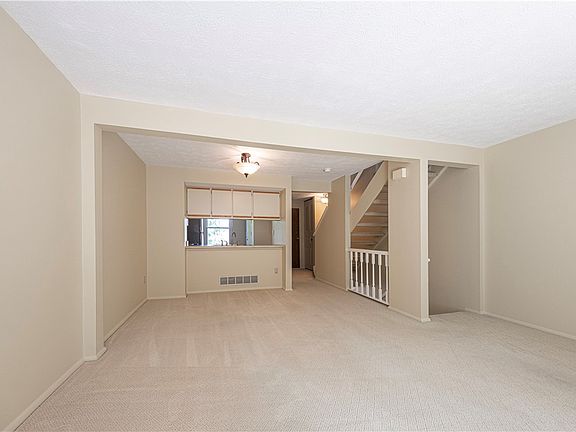 5th image of 383 Shady Ridge Dr