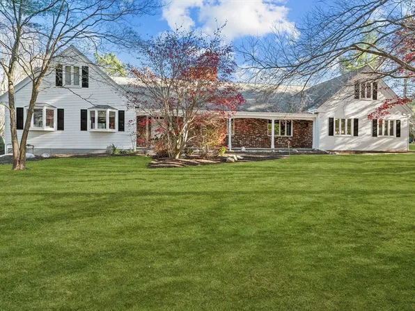 676 Salem End Rd, Framingham, MA 01702