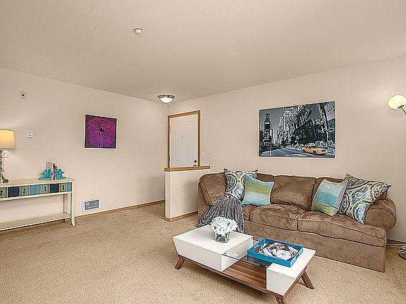 3rd image of 1650 25th Ave NE Unit 202