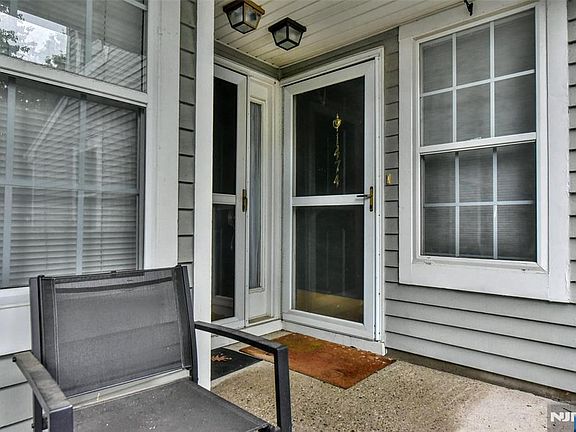 3rd image of 1474 Cornwall Road