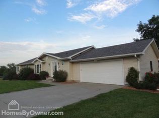 905 Cottonwood St, Bennet, NE 68317