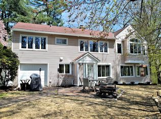 216 Wood Hampton Dr, White Plains, NY 10603