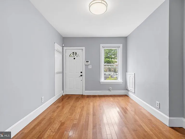 925 8th St NE — Photo 5