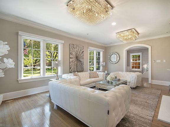 5th image of 3210 Beverly Dr