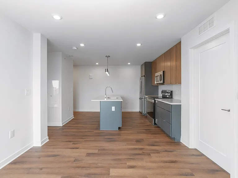Graduate Pointe — Photo 43