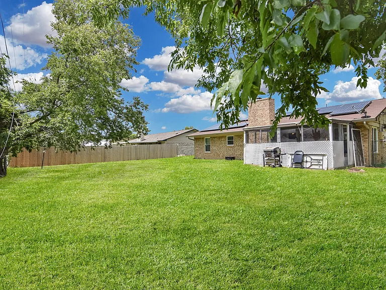 1804 Ruiz Dr — Photo 16