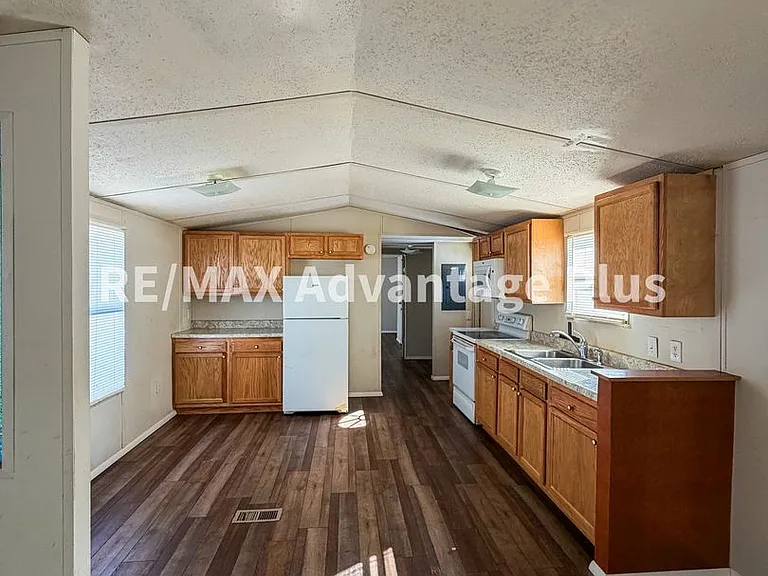 29 Oak Ln — Photo 3