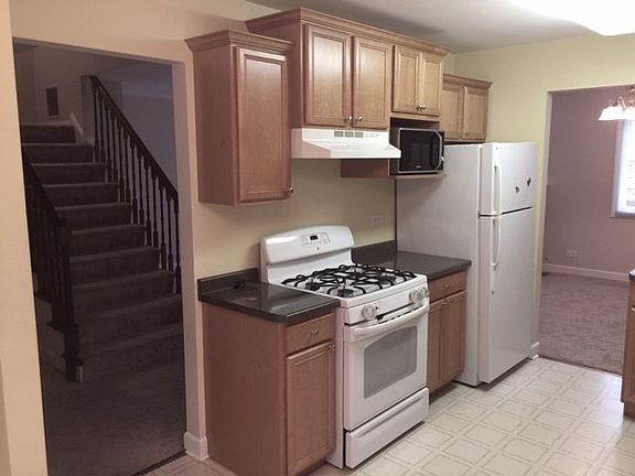 5th image of 1128 Leicester Ct