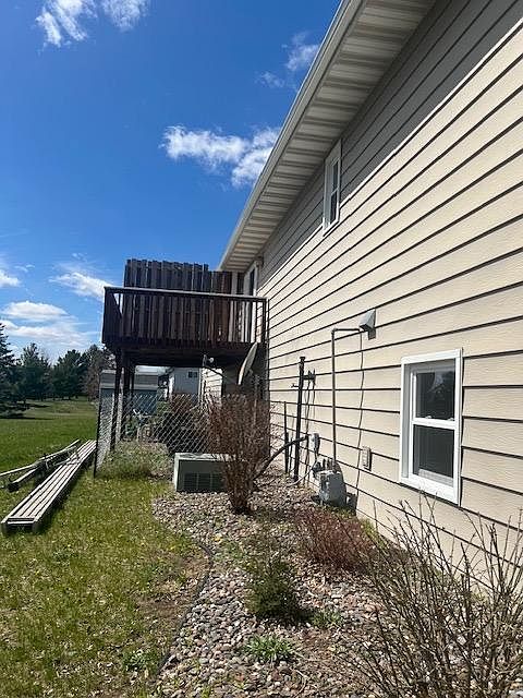 Deck upper level close to kitchen