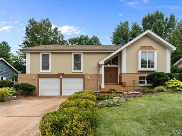 1706 Carman Valley Dr, Ballwin, MO 63021