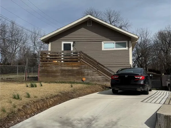 1131 N 49th Ter, Kansas City, KS 66102