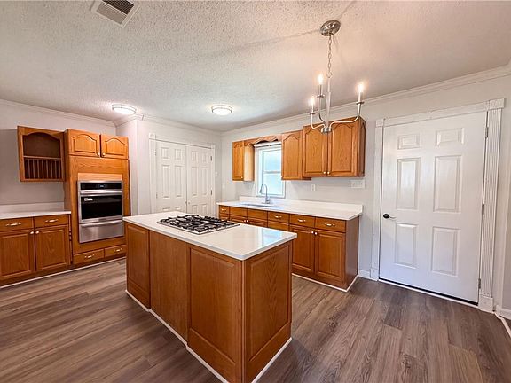 2nd image of 3704 Meadowview Dr