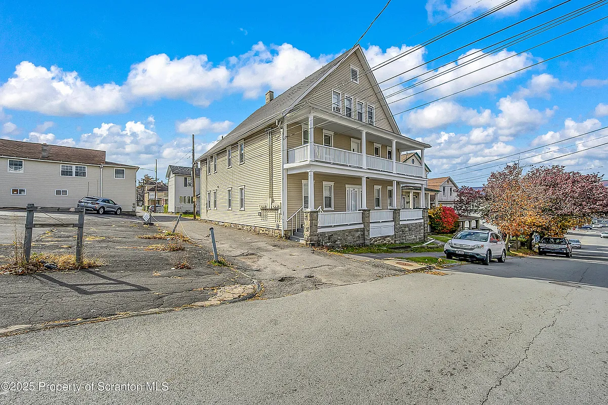 Building Photo - 538 Birch St #3