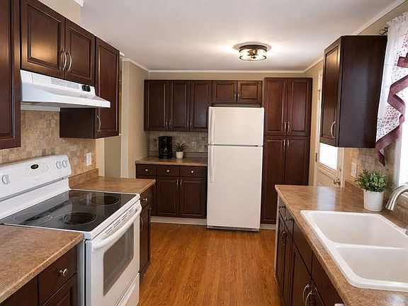 4th image of 4065 E University Dr #449