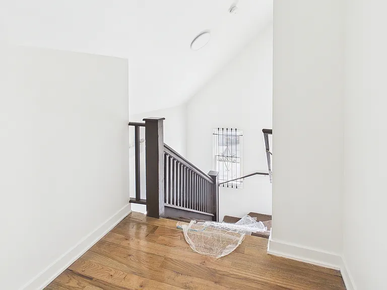 398 W Lincoln Hwy #4 — Photo 2