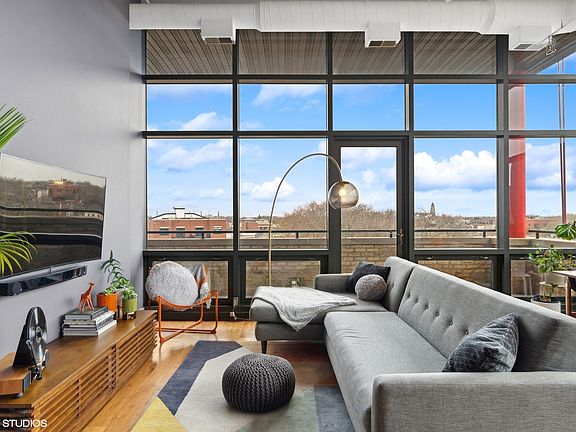 3rd image of 1800 W Grace St APT 520