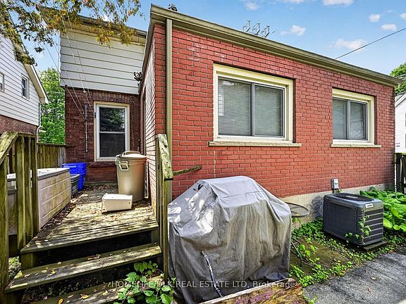 5th image of 427 Earl St