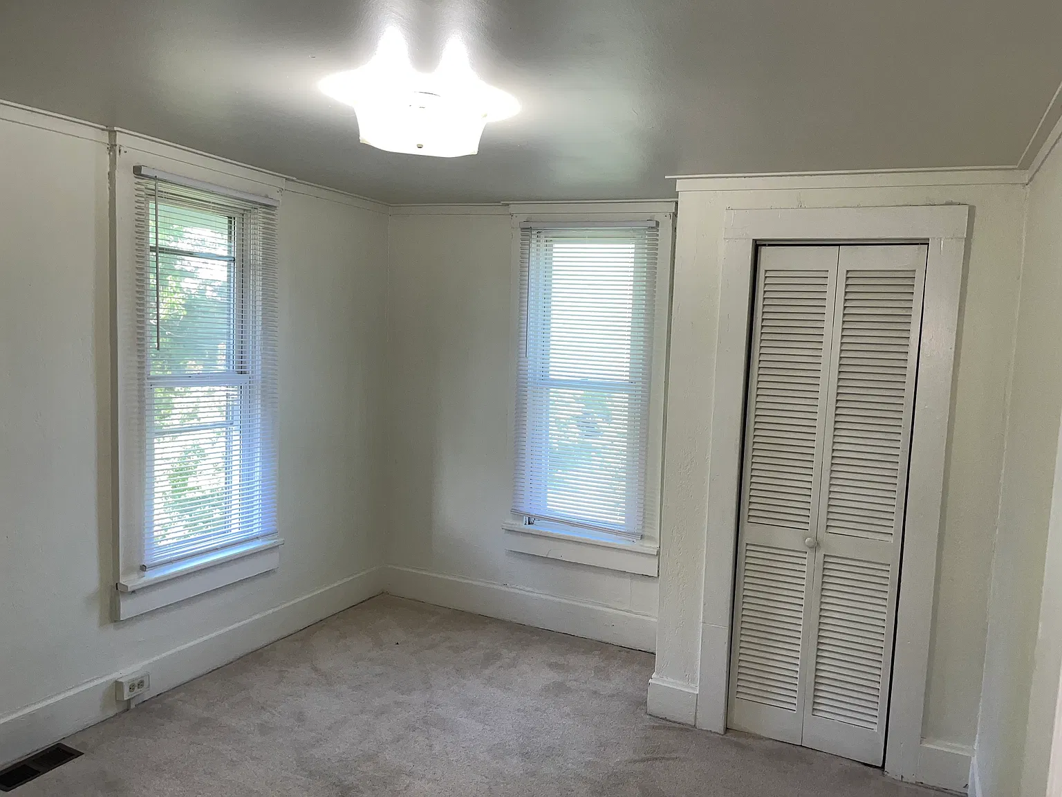 3 bed, 1000 sqft, $1,200 — Photo 3