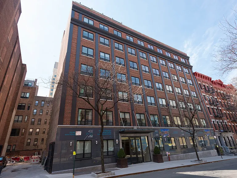 432 W 52nd St #4B — Photo 9