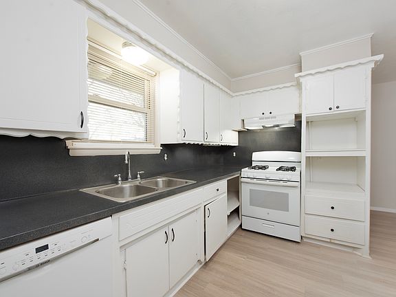 5th image of 108 NE 10th St