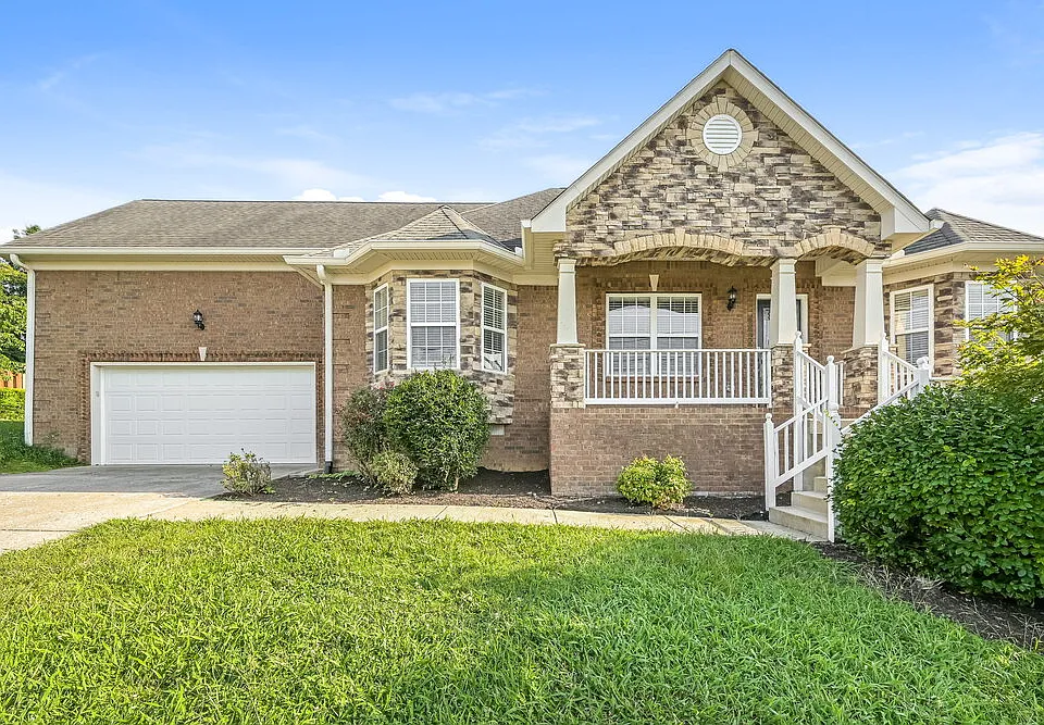 1067 Windtree Trce
