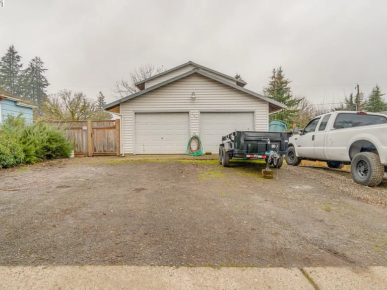 167 NW Ebberts Ave #A — Photo 3