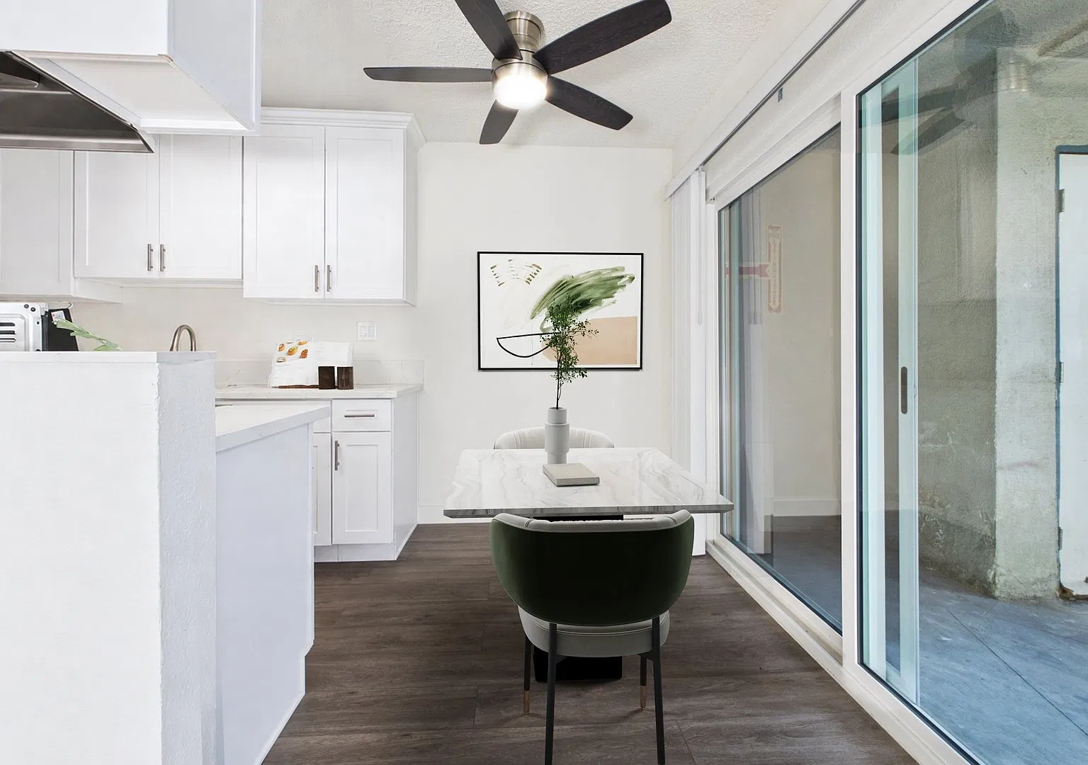 Park Vanowen Apartments — Photo 3