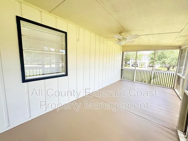 733 Beach Dr — Photo 5