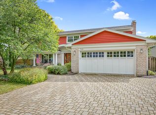 710 W Victoria Ln, Arlington Heights, IL 60005