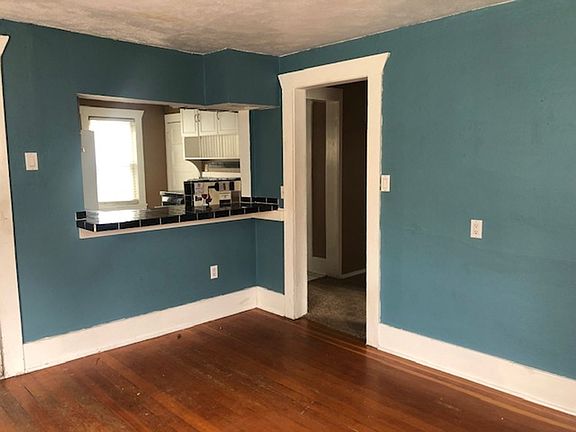 2nd image of 627 W Alice Ave