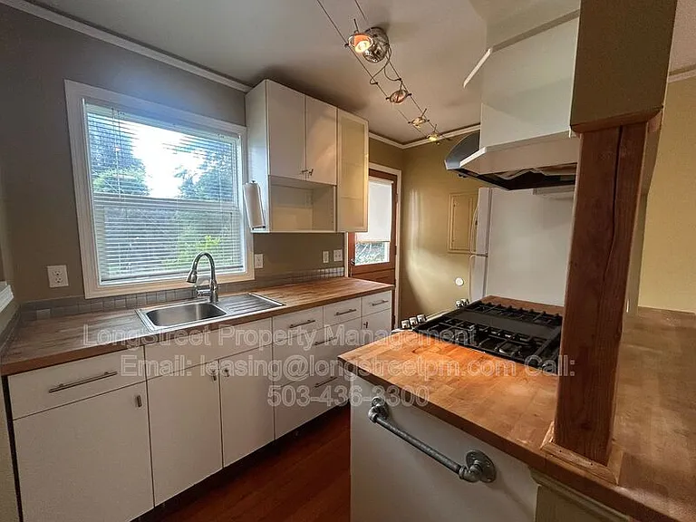 4725 NE 50th Pl — Photo 5