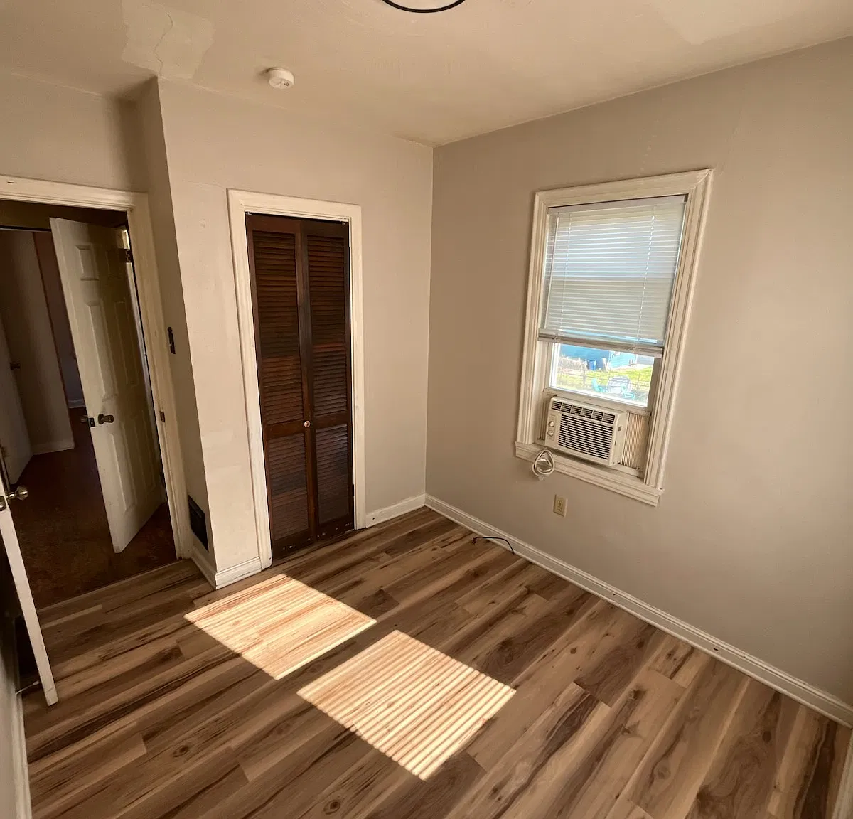 2 bed, 1.5 bath, 1400 sqft, $1,000 — Photo 1
