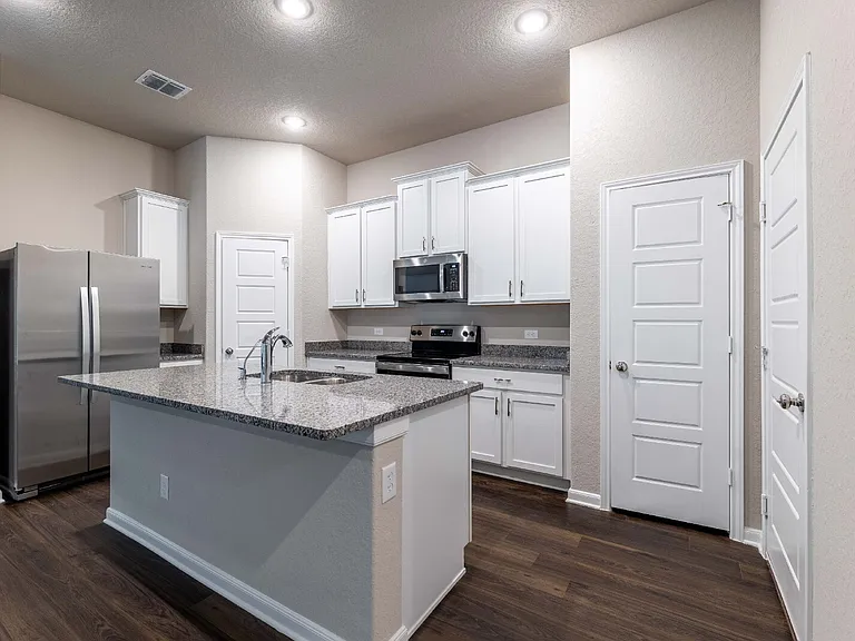 1120 Eagle Xing — Photo 10