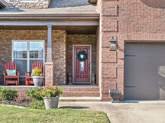 2nd image of 201 Dorchester Cir