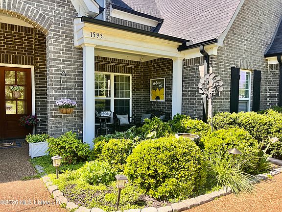 3rd image of 1593 Johnston Rd