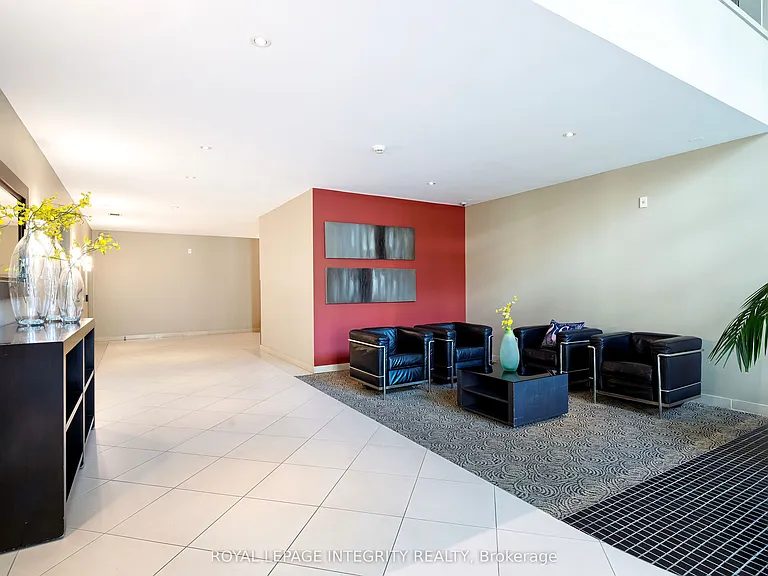 138 Somerset St W #203 — Photo 4