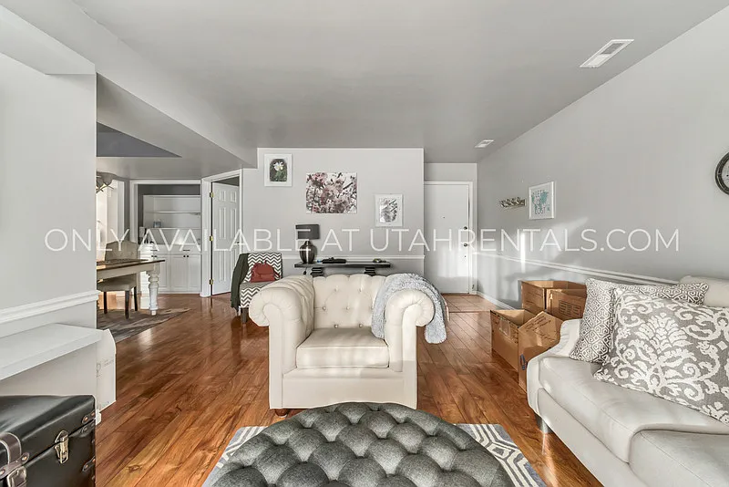 2 bed, 2.0 bath, 1083 sqft, $1,895 — Photo 2