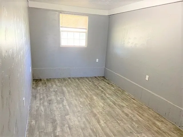 3933 Pine Ave — Photo 8