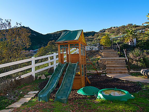 4th image of 23334 Glenn Ellen Way